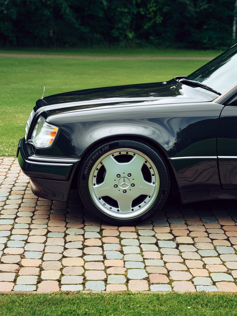Mercedes-Benz_500E_6.0_AMG_1992_Krea2 c1-st1000