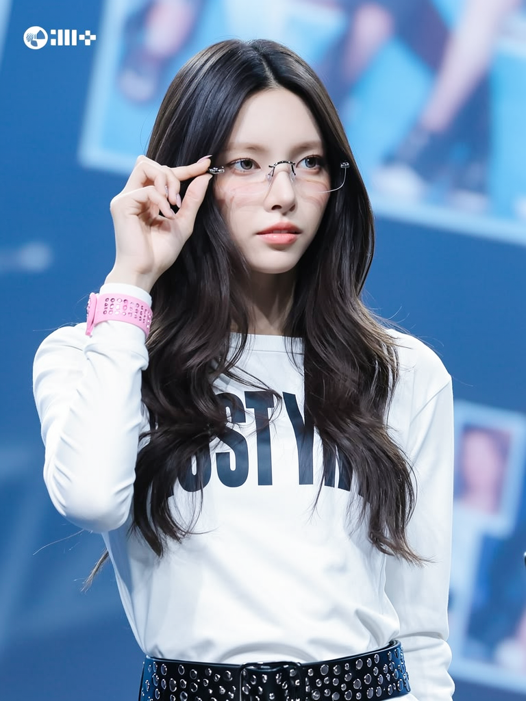 Yunah_KB9B
