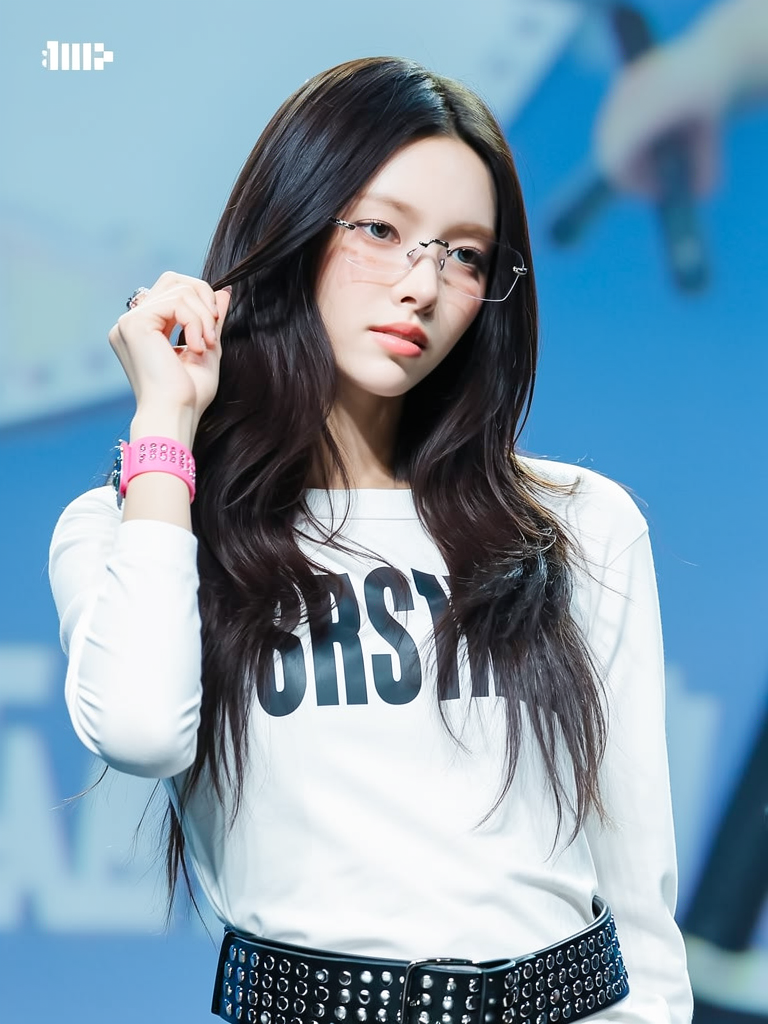 Yunah_KB9B