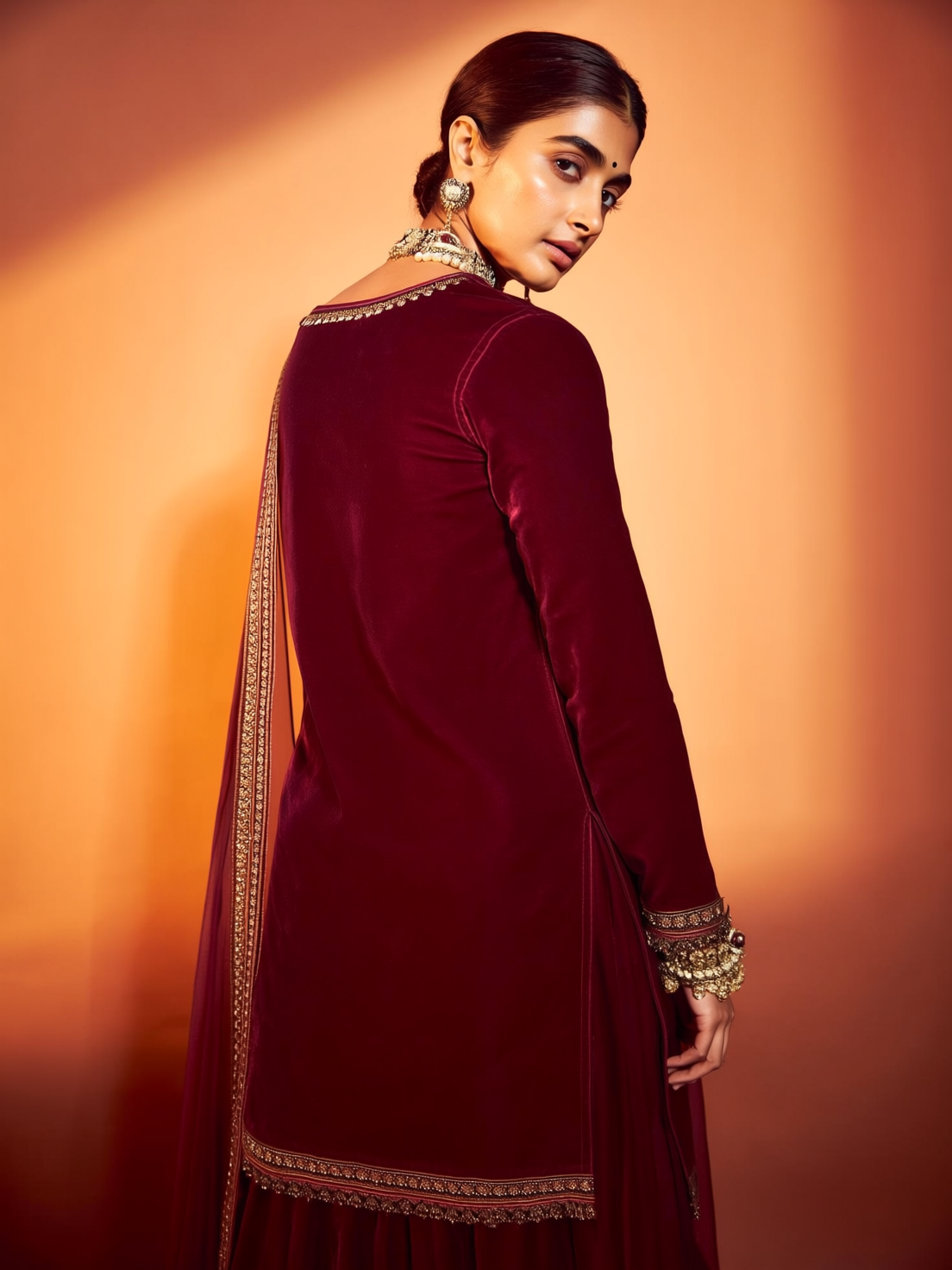 PoojaHegde-QI2512 c1-st4000