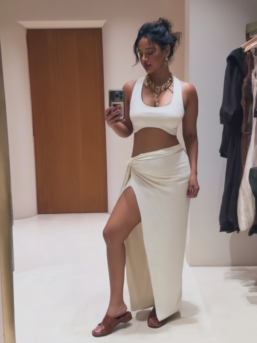 AishaSharma c1-st4000