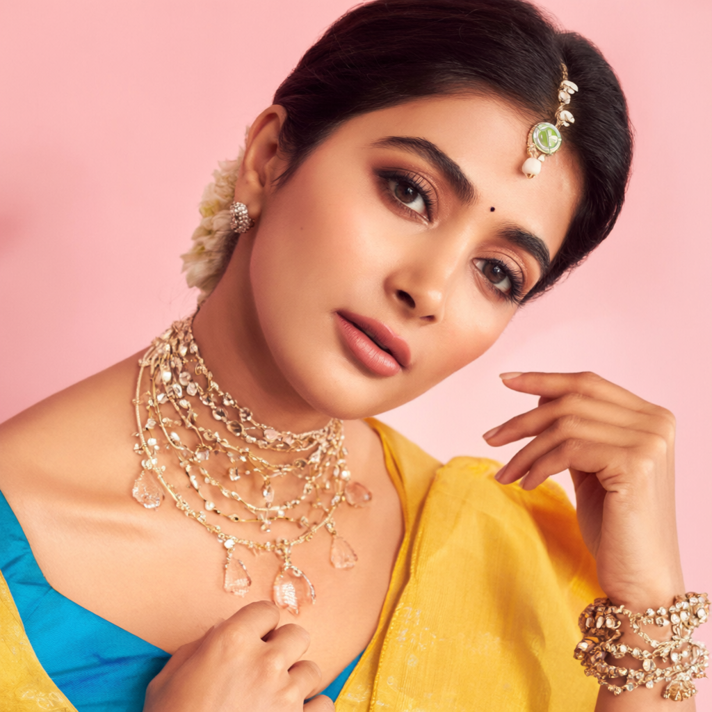 PoojaHegde-QI21 c1-st3000