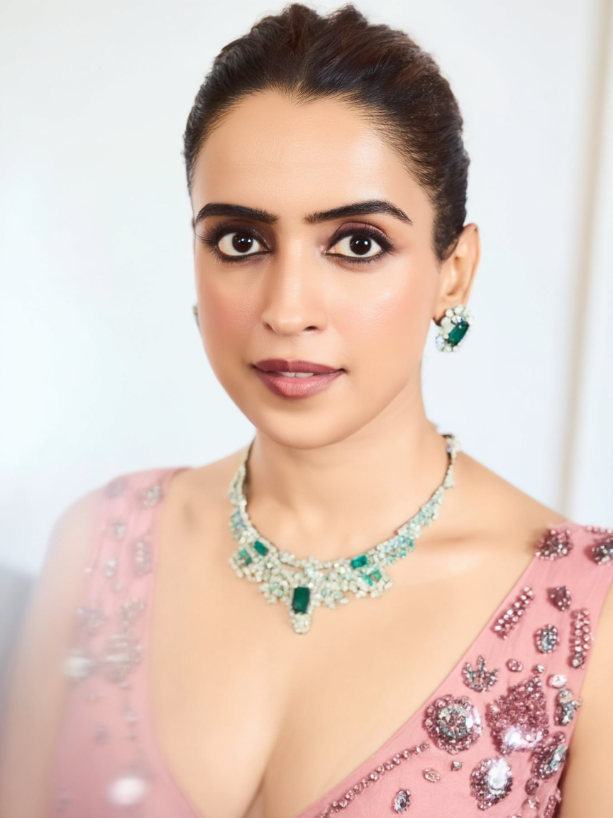 SanyaMalhotra-ZI2 c1-st2000
